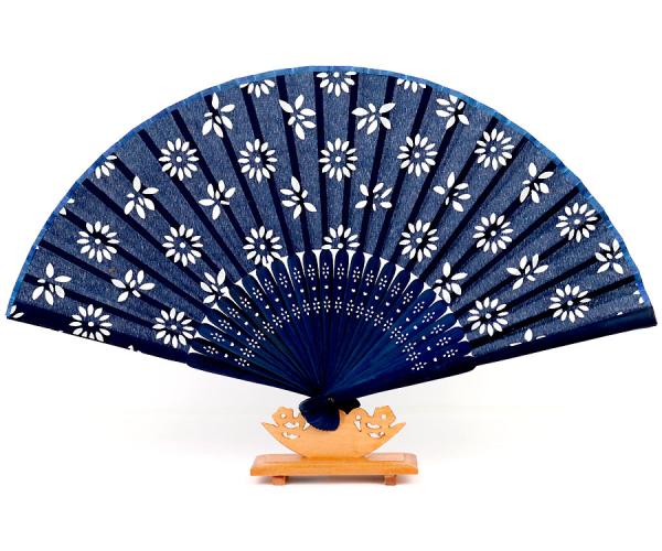 Handfächer in Blau-Weiß